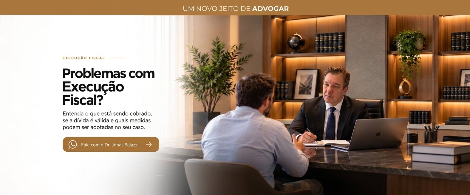 Advogado conversa com cliente em escritório. Problemas com execução fiscal? Entenda o que está sendo cobrado, se a dívida é válida e quais medidas podem ser adotadas no seu caso.